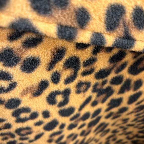 Cheetah designed Poncho (OS) - Picture 4 of 7